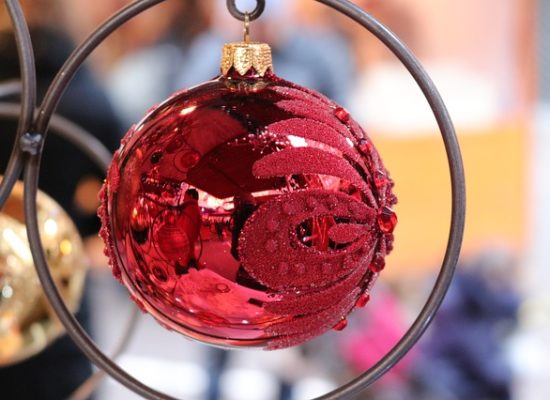 guirlade dans étale au marché de noël